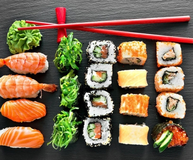Sushi Là Gì? Khám Phá Nghệ Thuật Ẩm Thực Tinh Tế Từ Nhật Bản